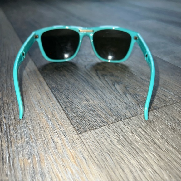 Burberry folding wayfarer sunglasses in bright blue / turquoise with case - Picture 12 of 15